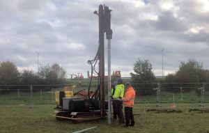 Eerste paal slaan zonnepark Koningspleij