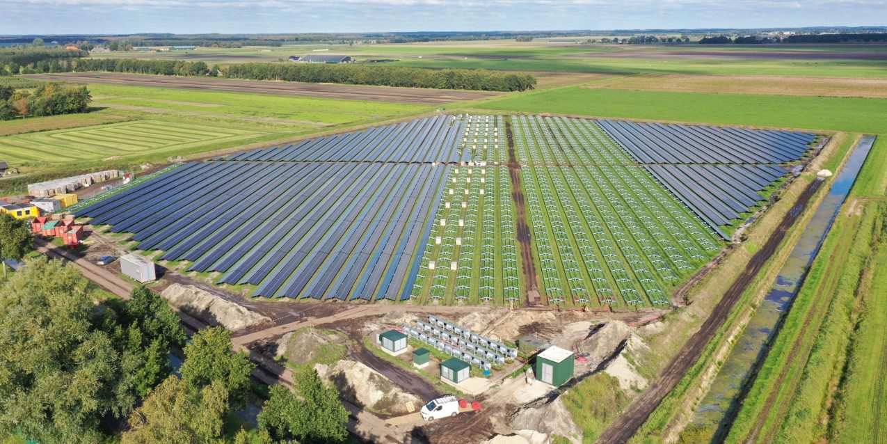 Bau eines Solarparks in Leemdijk