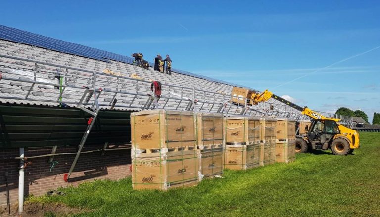 zonnepanelen installeren op boerderij