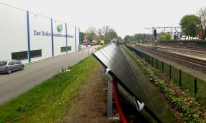 Zonnepanelen langs het spoor bij Remia Den Dolder