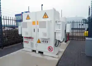 Batterie im Zaun Saltrans